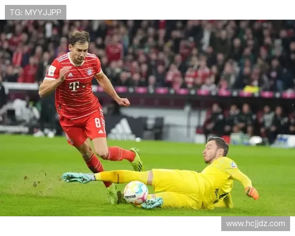 拜仁中场拦截失效，防线脱节问题加剧，防守稳定性面临考验